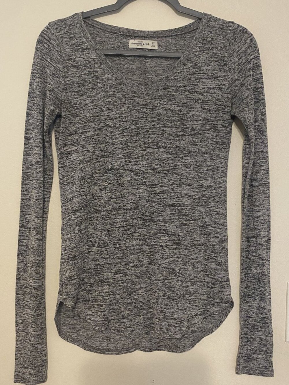 Women's Abercrombie‎ & Fitch Gray Heathered Long Sleeve Tee Size XS